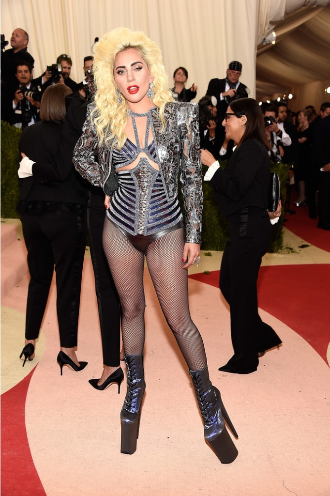 Леди Гага в Versace