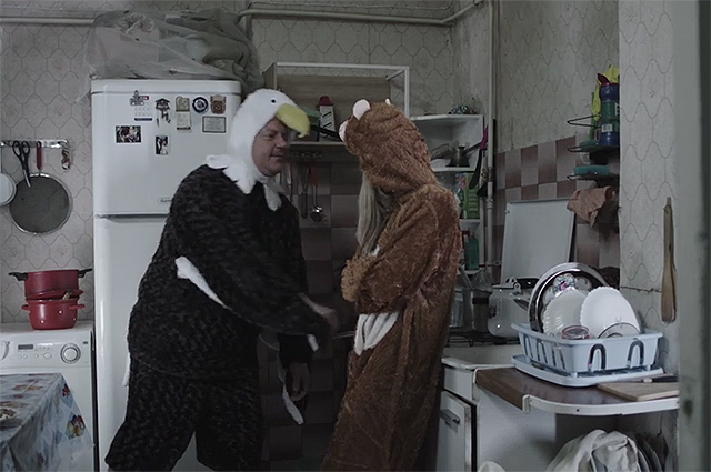 Кадр из клипа "Обезьяна и Орел"
