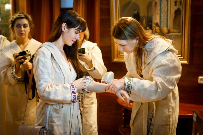 Полина Аскери и Елена Кулецкая на девичнике в Сандуновских банях 