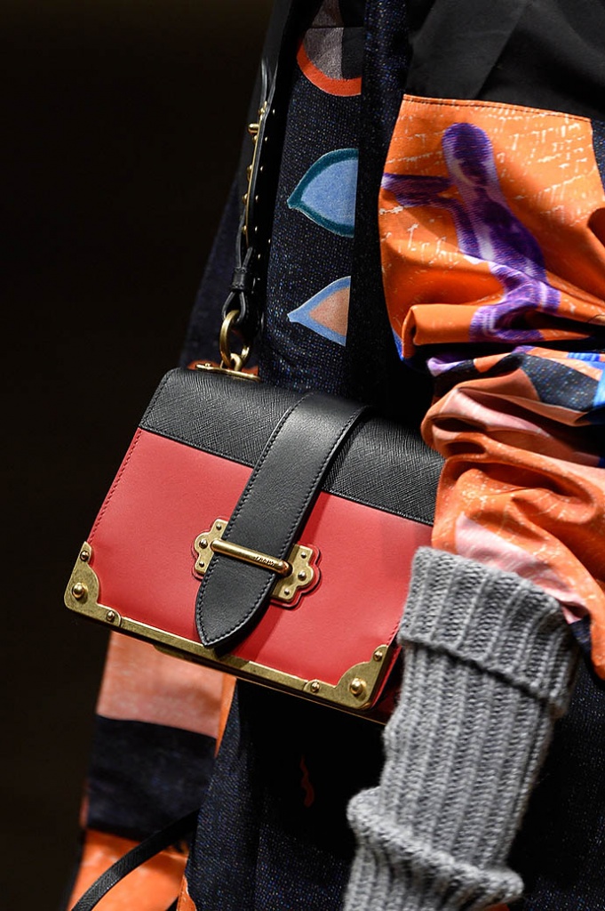10 самых красивых сумок с мировых Недель моды