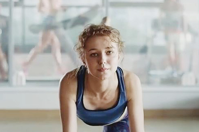 Кадр из клипа на песню "Сиськи"